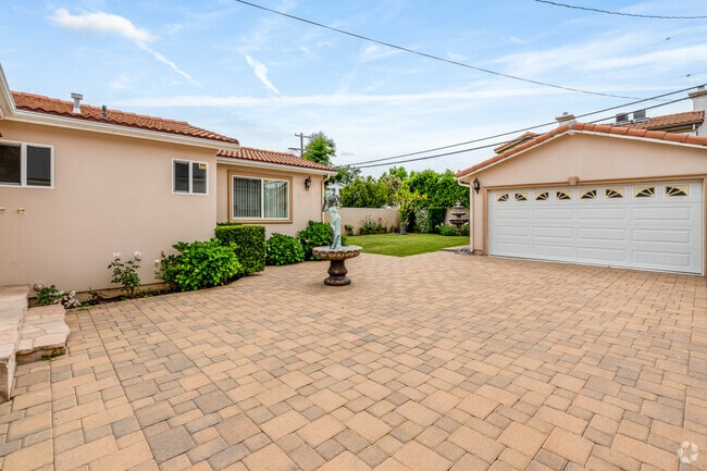 Building Alternate - 4937 Hesperia Ave
