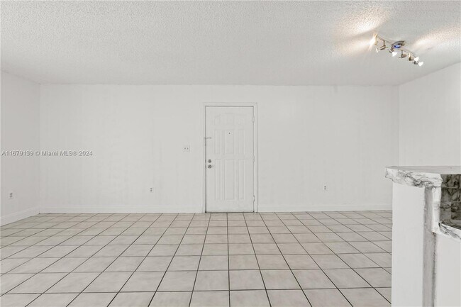 Foto del edificio - 8650 SW 212th St