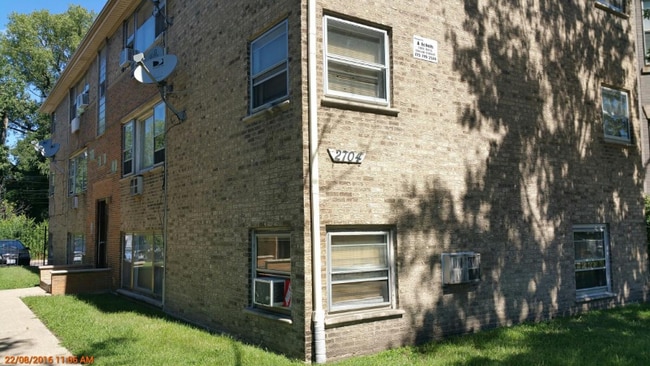 Building Photo - 2704 E 76th St