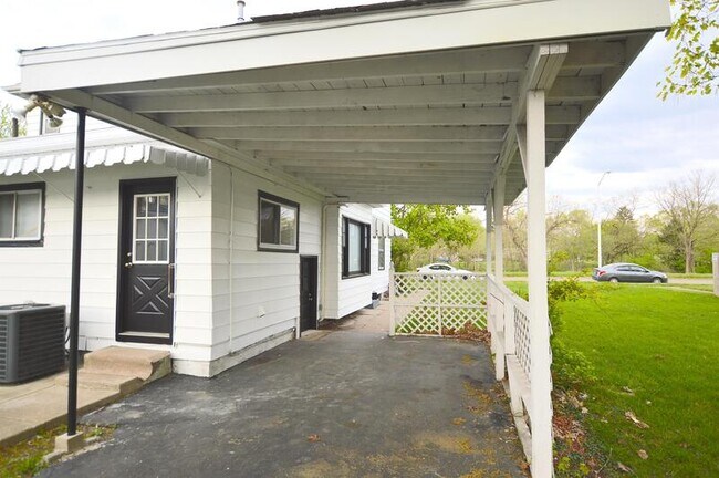 Building Photo - 724 E Pleasant Run Pkwy Dr N