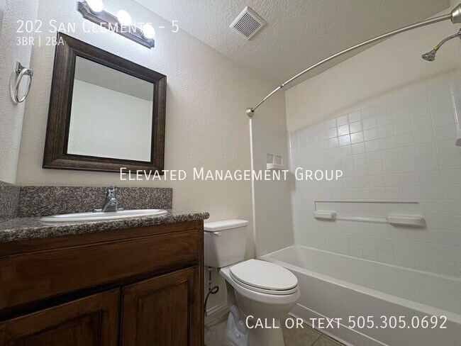 Foto del edificio - 202 San Clemente Ave NW