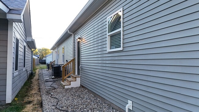 Photo - RnR Duplex SoBro House