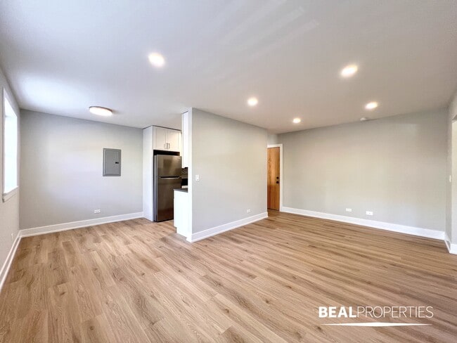 Building Photo - 530 W Aldine