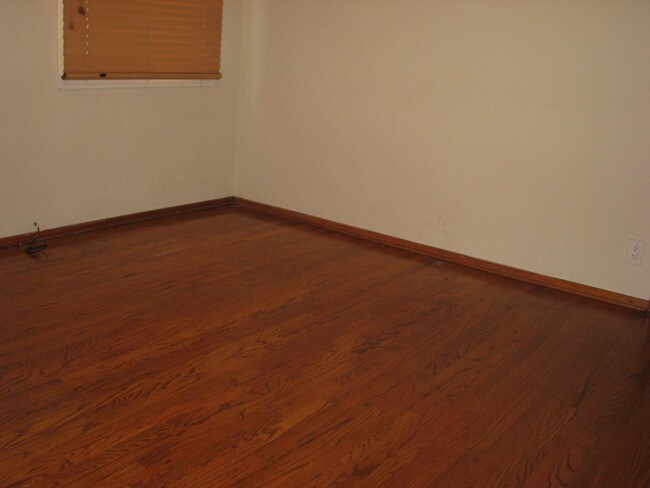 Foto del edificio - 10647 Sherman Grove Ave