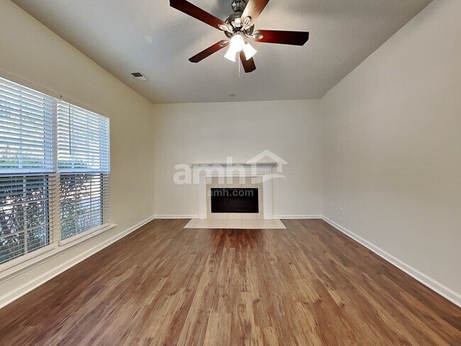Foto del edificio - 65 Oak Ridge Cir