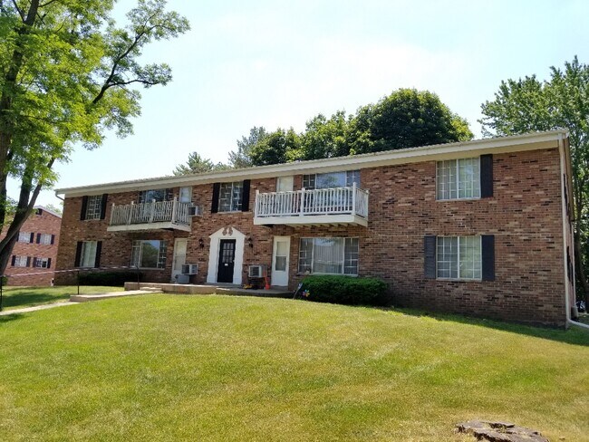 Building Photo - 133 Linden Ln