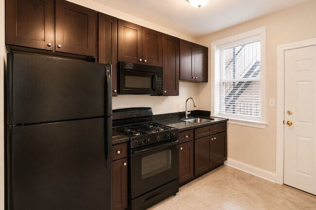 Foto del edificio - 3221 W Division St