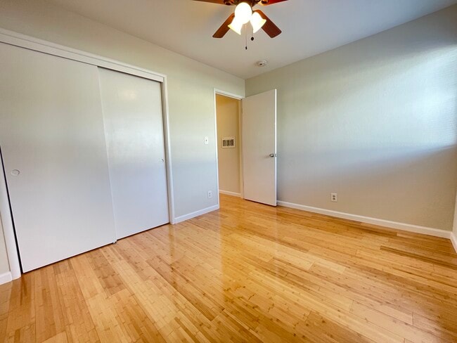 Building Photo - 1172 Saranap Ave