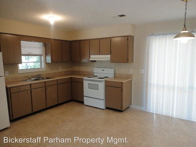 Building Photo - 3 br, 1.5 bath House - 2102 Winifred Lane