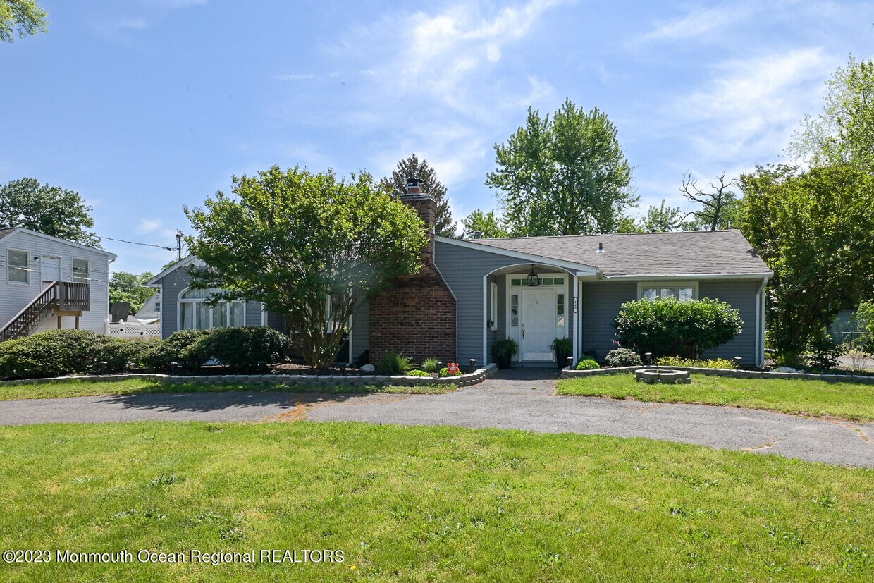 Primary Photo - 140 Munro Ave