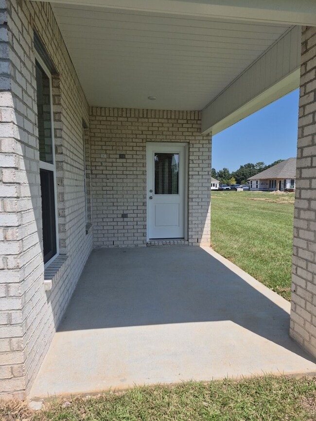 Building Photo - Free Wi-Fi for the first year! 4 Bed/2 Bat...