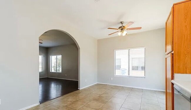 Building Photo - 8429 W Avalon Dr