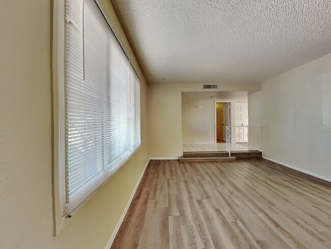 Foto del edificio - 4943 W Frier Dr