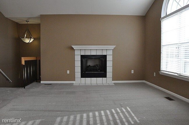 Building Photo - 2 br, 2 bath Condo - 15451 Claremont Drive 18