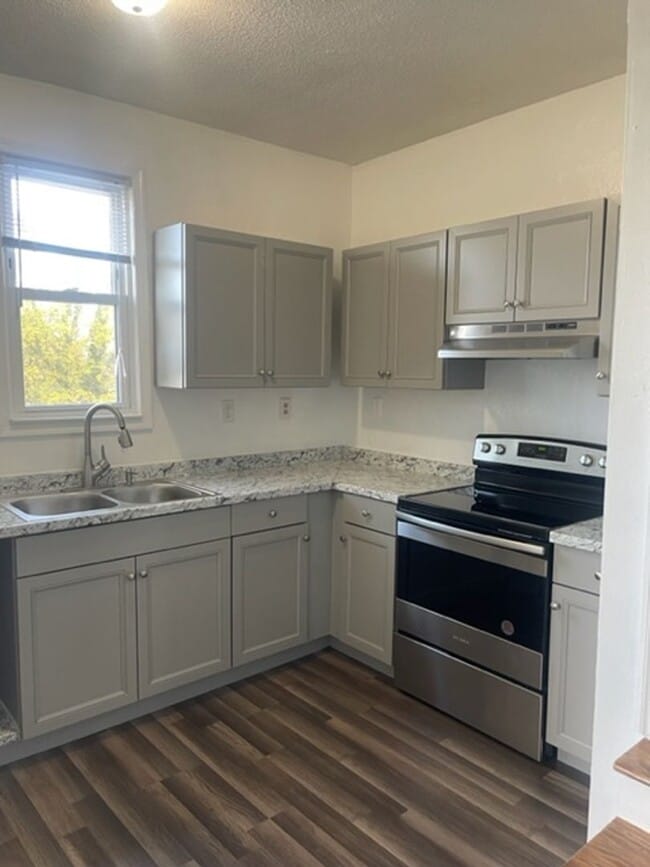 Foto del edificio - FOR RENT WILLOUBHY AREA!