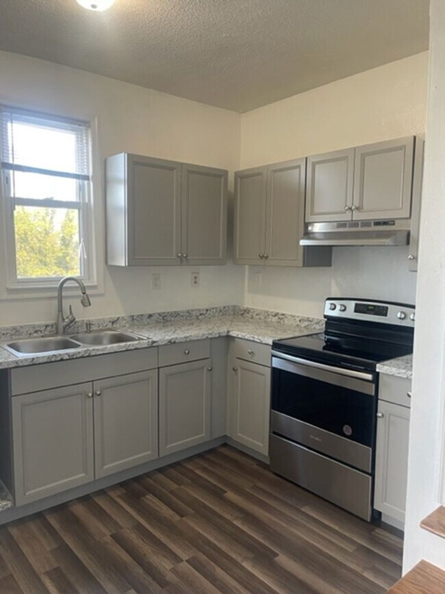 Photo - FOR RENT WILLOUBHY AREA! House