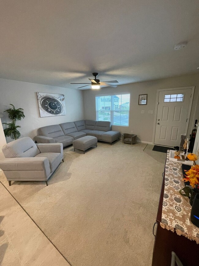 Foto del edificio - 1236 Sir Sidney Ct