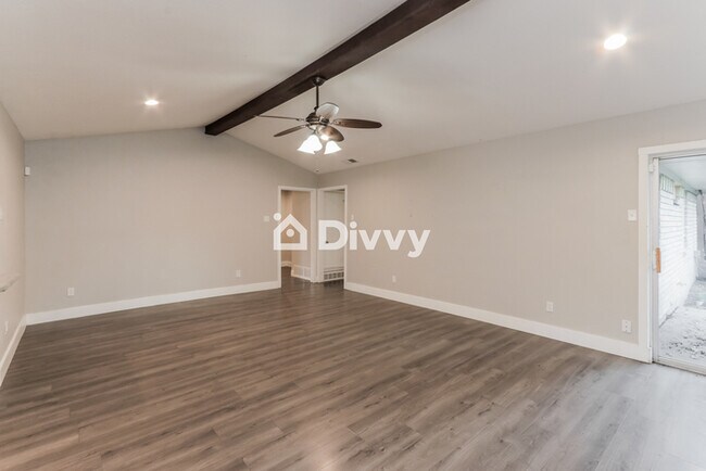 Building Photo - 5112 Everglade Road