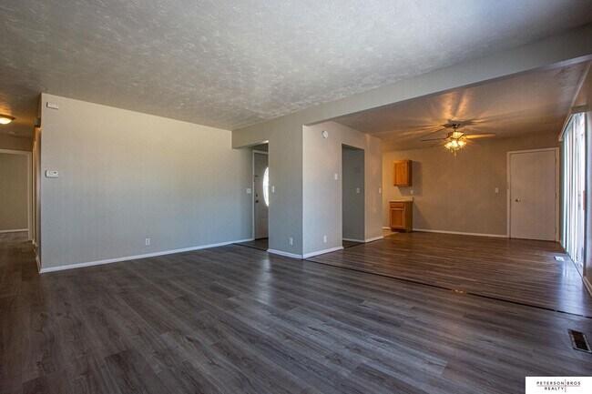 Foto del edificio - 11825 Elm St