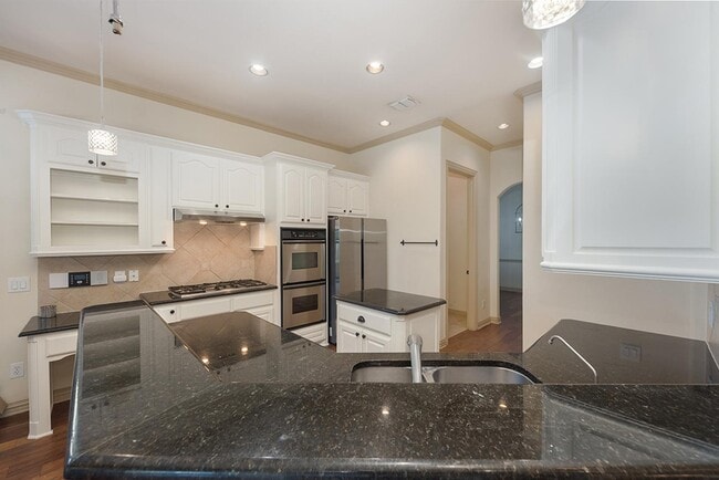 Building Photo - Sophisticated M Streets - Vickery Place home with oversized yard