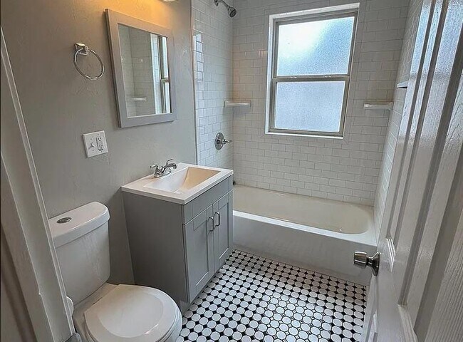 Foto del edificio - 4616 N Classen Blvd