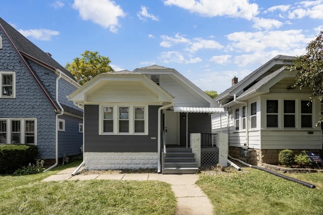 Building Photo - 1711 S 85th St