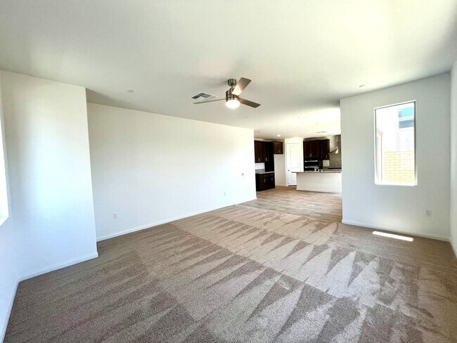 Foto del edificio - Brand-New 5-Bedroom, 3-Bath Single Family Home for Lease in Ontario with Solar Panels