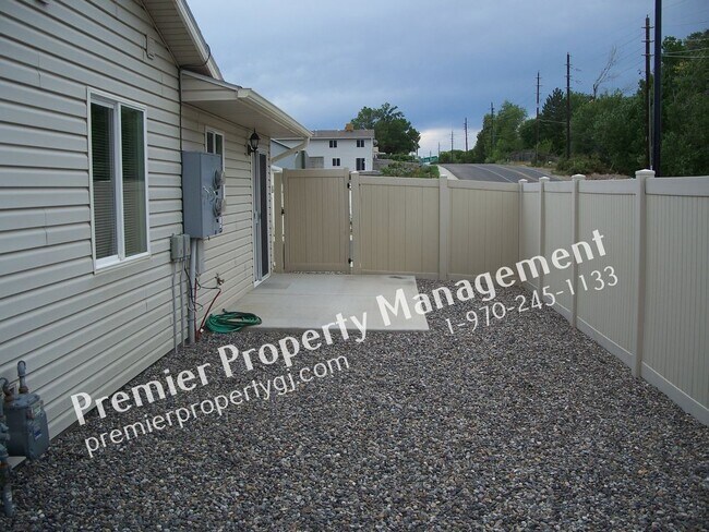 Building Photo - 492 Fox Run St