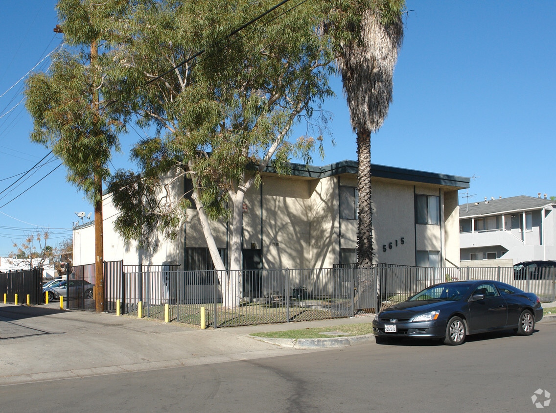 Foto del edificio - 5615 Satsuma Ave