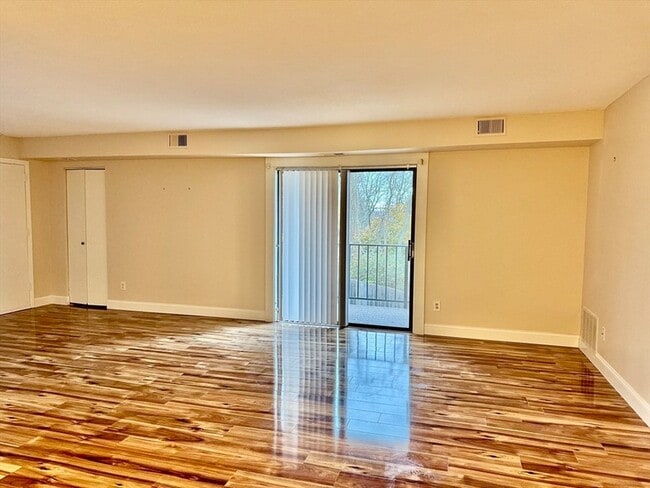 Foto del edificio - 4700 N Main St