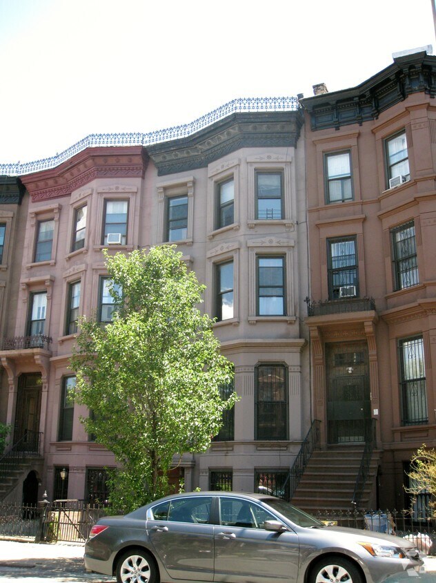 Primary Photo - 108 Hancock St
