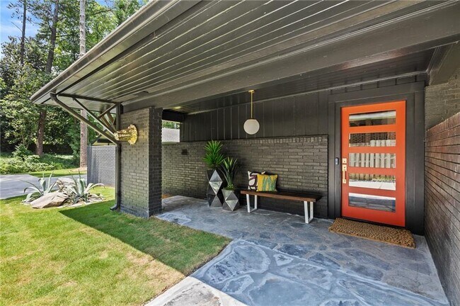 Foto del edificio - 3252 W Roxboro Rd NE