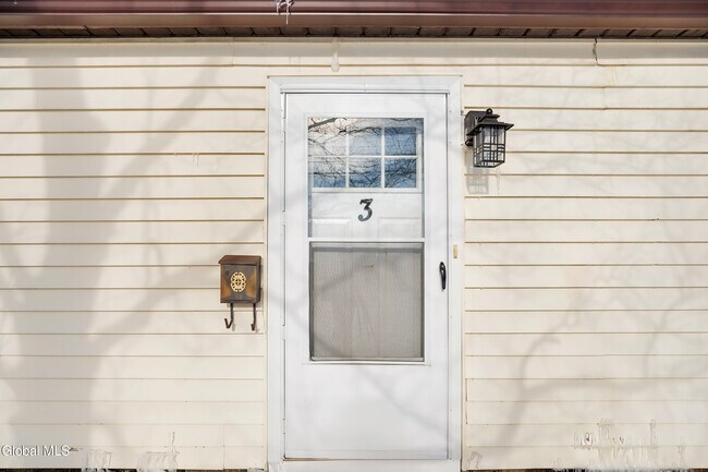 Building Photo - 3 Miracle Ln