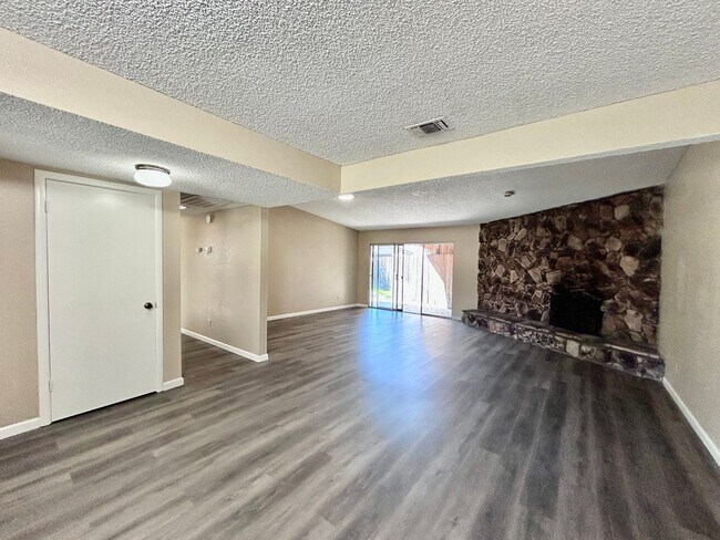 Building Photo - 69 Parkshore Cir