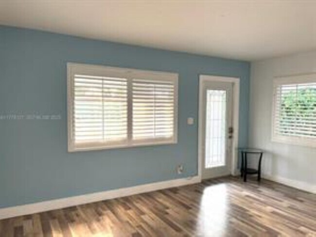 Foto del edificio - 4580 NE 3rd Ave