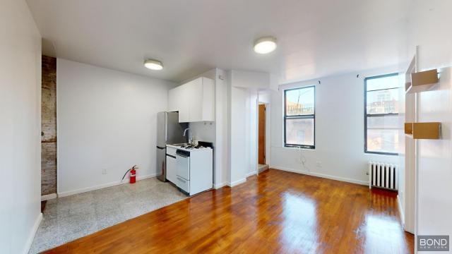 Foto principal - 3 bedroom in New York NY 10013