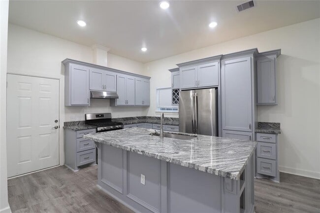 Foto del edificio - 624 W 26th St