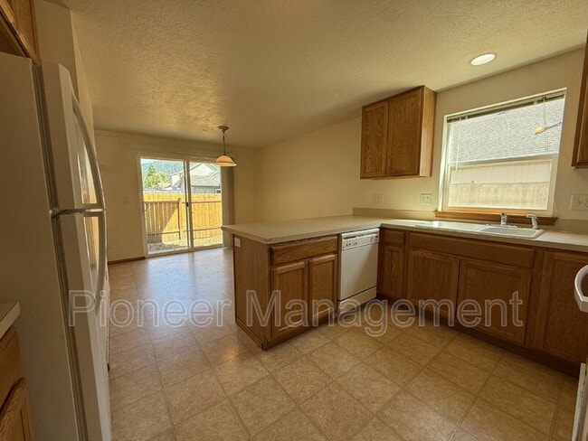 Building Photo - 6810 Aster St