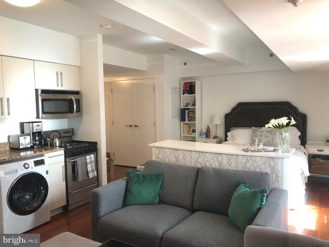 Foto del edificio - 219-29 S 18th St