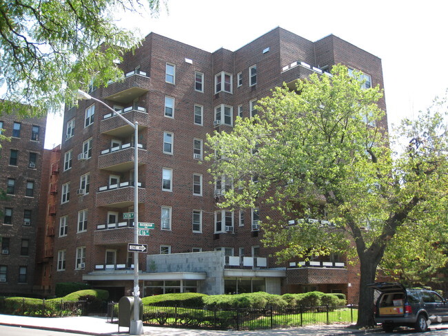 Building Photo - 1600 Caton Ave