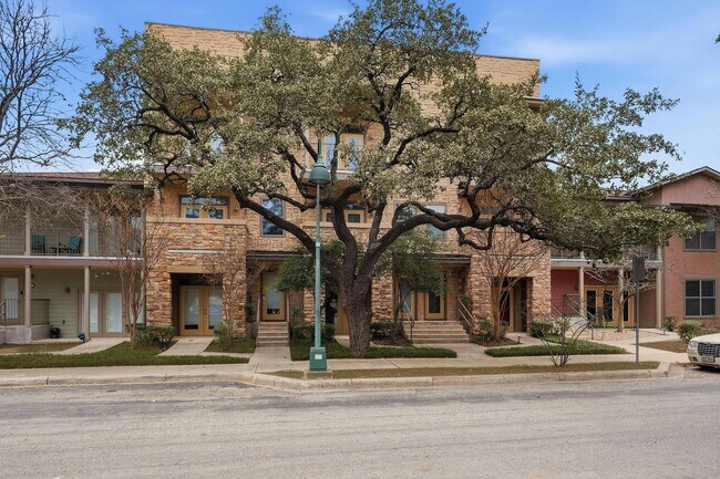 Photo - 508 Refugio St Townhome