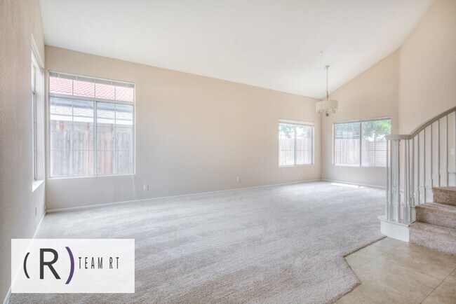 Building Photo - Beautiful 2 Story Family Home in the Desir...