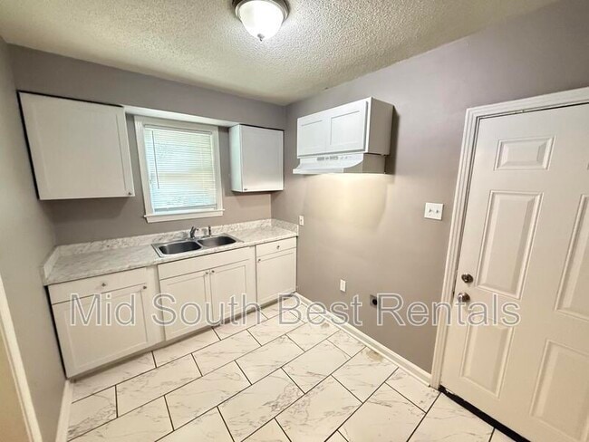 Photo - 3124 St Charles Dr House