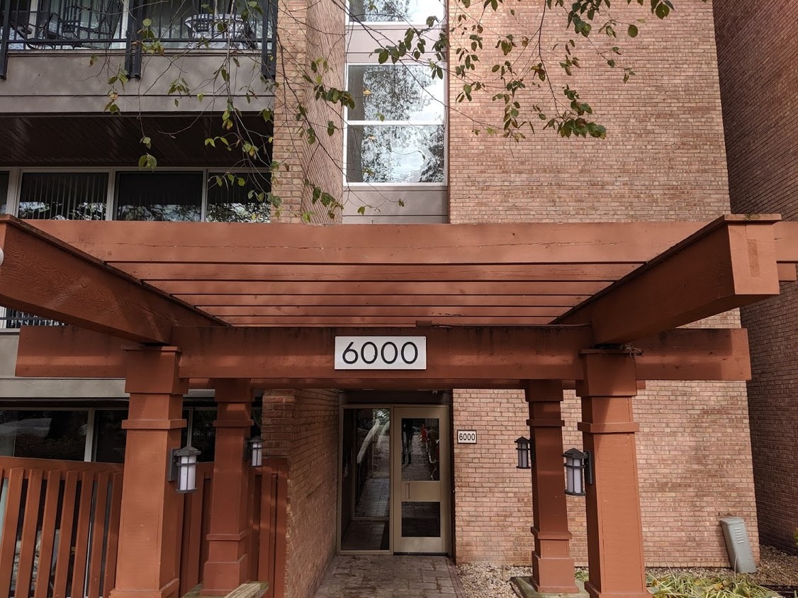 Primary Photo - 6000 Oakwood Dr