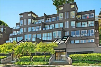 Building Photo - 2111 Westlake Ave N