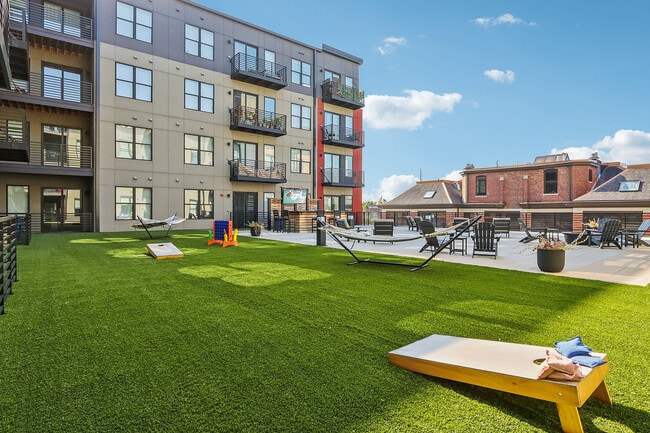 Courtyard with Outdoor Activities - Leo