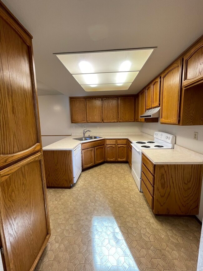 Building Photo - 8061 Helmsdale Dr
