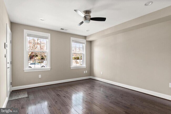Foto del edificio - 2215 40th St NW