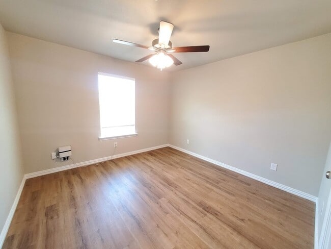 Building Photo - L1 Floorplan - Brand New Townhome!