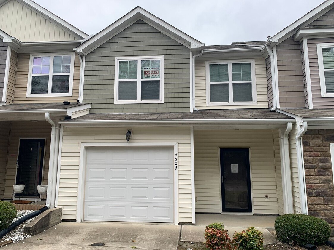 Foto principal - Beautiful 3 Bedroom Townhome in Raleigh ne...